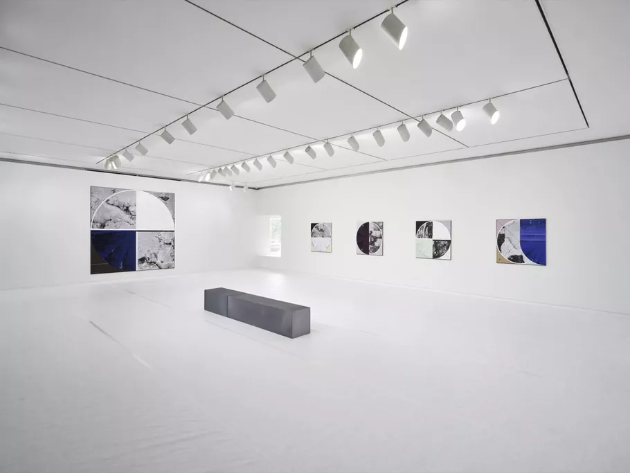 Heejoon Lee, installation view of “Scaffolding” at Kumho Museum of Art, 2023. Photo by Euirock Lee.